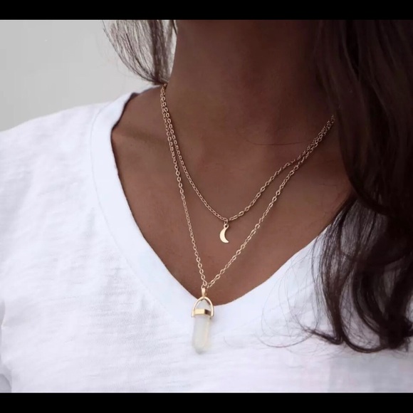 NEW DAINTY GOLD LAYERED NECKLACE W/ MOON PENDANT - Picture 2 of 2